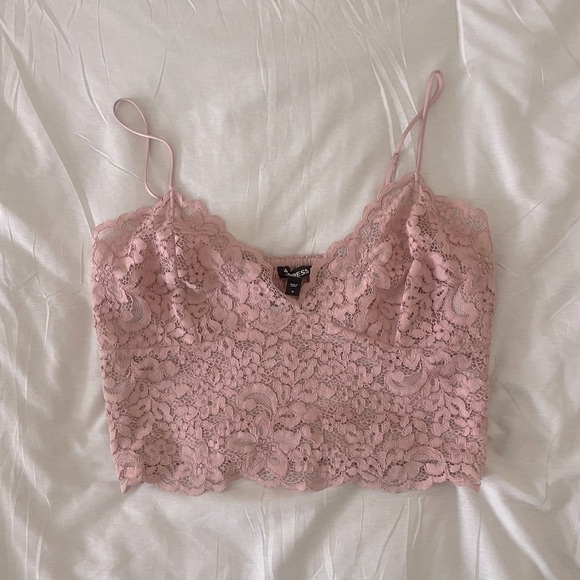 Express Blush All Over Lace Cropped Cami - Picture 3 of 4